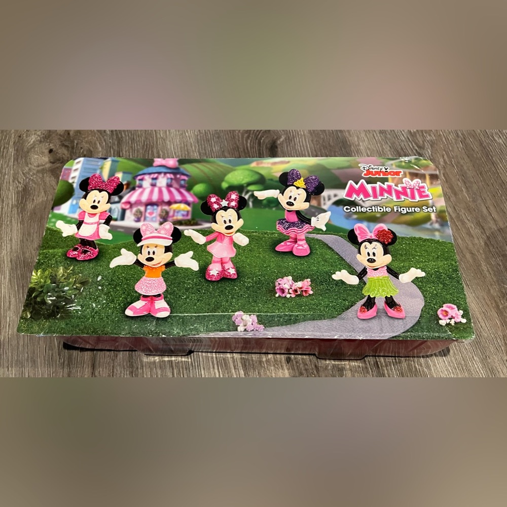 ⭐️ 3/$20 Disney Junior Minnie Mouse Figurines- Age 3+- NIB - Picture 2 of 2